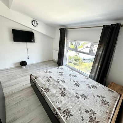 Location d’un appartement récemment rénové de 3 pièces, 6ᵉ secteur, quartier Chiajna, Bucarest, Roumanie